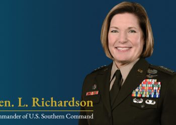 La General Laura Richardson es la primera general mujer que lidera el Comando Sur de los USA. /Foto: US Embassy