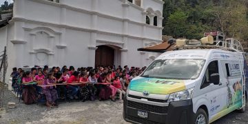 Univet en visita a escuela verapacense. / Foto: SVET.