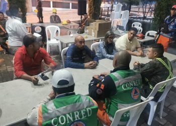 Lluvia ayudó a reducir el incendio en el vertedero de AMSA y 60% ya está controlado