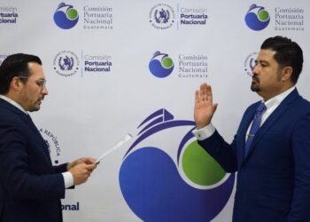 Juramentan a nuevo director de la Comisión Portuaria Nacional