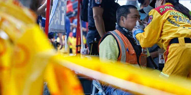 Taiwán: buscan a más de 600 personas atrapadas o desaparecidas luego del sismo