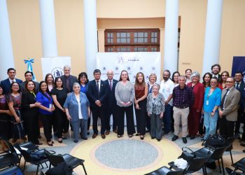 Autoridades del Mineduc firman declaración por una nueva educación extraescolar