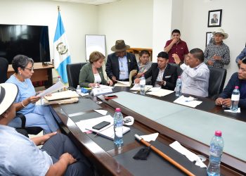 Ministra de Comunicaciones se reunió con líderes comunitarios de Totonicapán y Baja Verapaz. / Foto: CIV.