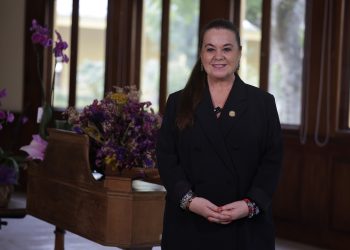 Anabella Giracca, ministra de Educación explica cómo ha logrado sacar adelante al Mineduc. / Foto: AGN.
