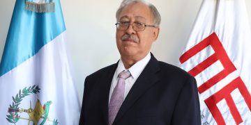 Juramentan a Juan Fernando Castro Martínez como viceministro de Energía y Minas