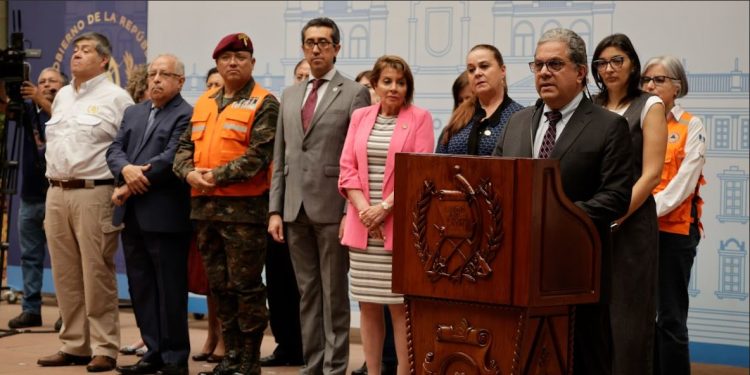 Oscar Cordón, ministro de Salud.