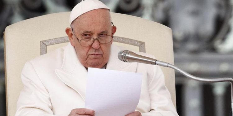 El Papa Francisco llama a no ceder a la lógica de la guerra.