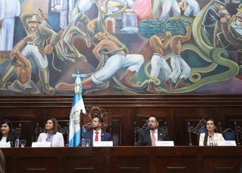 Karin Herrera asiste al Congreso y presenta iniciativa para resguardar a la niñez en centros carcelarios