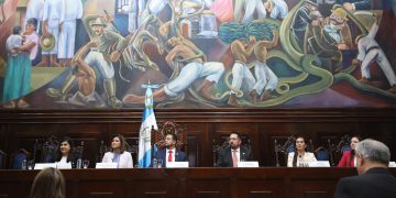 Karin Herrera asiste al Congreso y presenta iniciativa para resguardar a la niñez en centros carcelarios