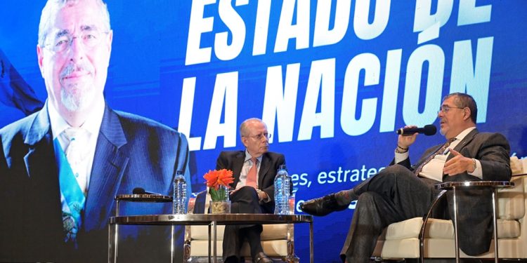 Presidente prevé elevar la inversión pública arriba del 50 % del PIB