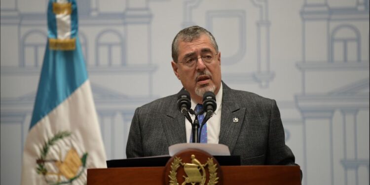 Presidente Bernardo Arévalo en conferencia de prensa