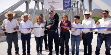 Presidente Bernardo Arévalo inaugura puente en Baja Verapaz.