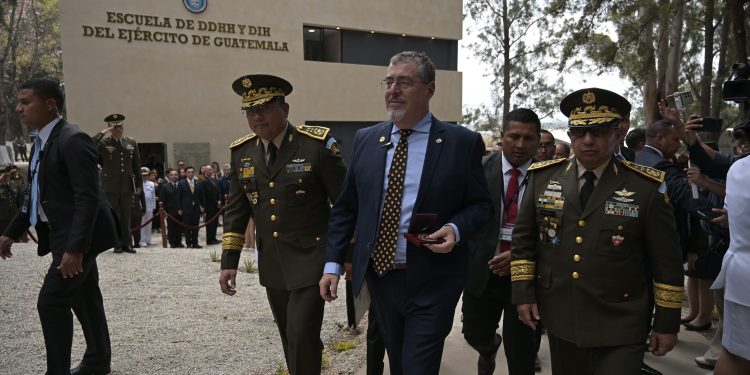 Presidente Bernardo Arévalo inaugura la Escuela de Derechos Humanos del Ejército