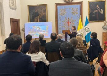 Comparten vivencias de la Semana Santa guatemalteca en la Santa Sede