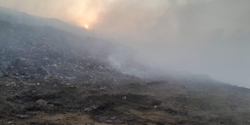 En su quinto día, incendio en vertedero de AMSA se encuentra con un 85% de control