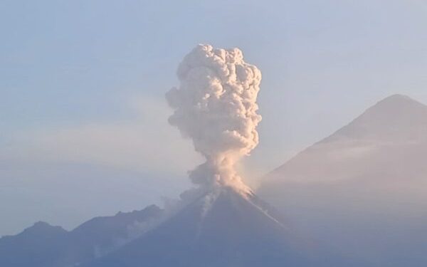 Volcán Santiaguito presenta alta actividad en los últimos tres meses