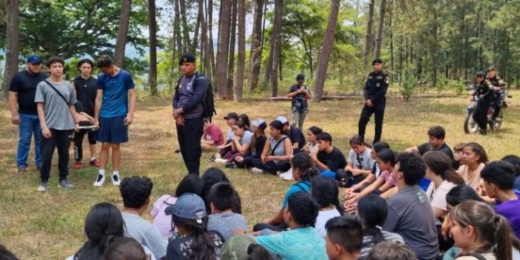 Agentes antinarcóticos de la PNC promueven la prevención en escuelas