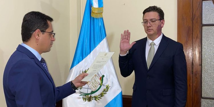 Presidente Arévalo nombra a nuevo director del Instituto Guatemalteco de Migración