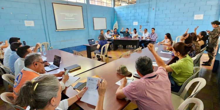En la reunión se dialogó sobre la inversión en los tres departamentos del suroriente. / Foto: Abner Salguero.