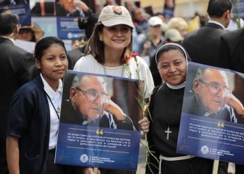 La vicepresidenta acompañó la caminata en conmemoración de la muerte de monseñor Gerardi. /Foto: Noé Pérez