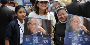 La vicepresidenta acompañó la caminata en conmemoración de la muerte de monseñor Gerardi. /Foto: Noé Pérez