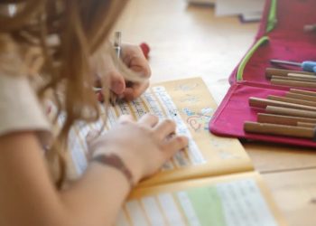 Vinculan variantes raras de gen con posible causa de zurdera