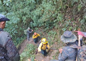Reportan 80 % de control y 50 % de liquidación del incendio forestal en el volcán Tajumulco