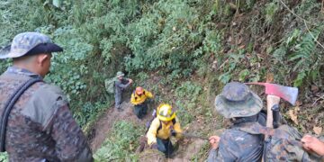 Reportan 80 % de control y 50 % de liquidación del incendio forestal en el volcán Tajumulco