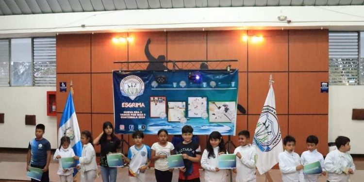 Atletas huehuetecos logran dos primeros lugares en Campeonato Nacional de Esgrima