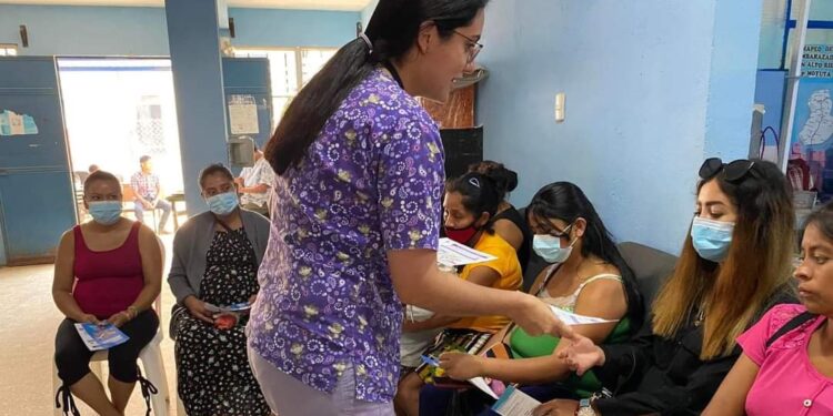 Brindan consejería y apoyo a mujeres gestantes en Moyuta, Jutiapa