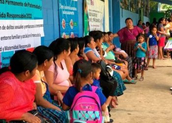 Brigada de salud y nutrición acerca servicios a comunitarios de Sayaxché, Petén