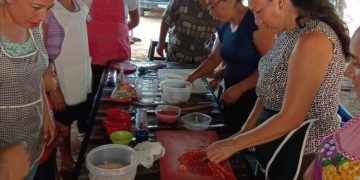 Capacitan a mujeres en la elaboración de alimentos nutritivos