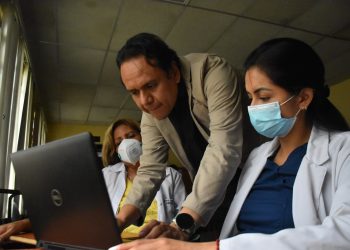 Personal salubrista se capacita sobre el nuevo Expediente Clínico Electrónico. /Foto: MSPAS