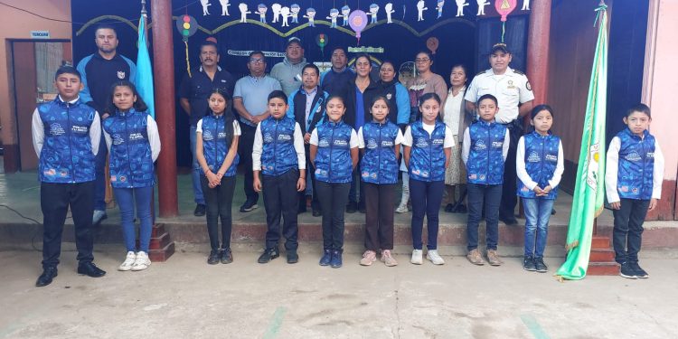 Primera promoción de patrulla escolar y comisión de prevención en Sololá