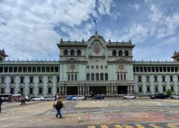 Gobierno garantiza que no se cobra por plazas laborales