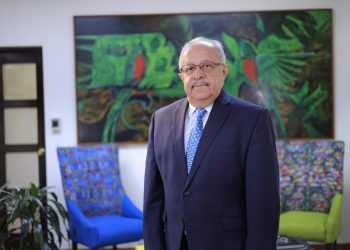 Ministro de Relaciones Exteriores, Carlos Martínez, detalla los avances durante los primeros 100 días de gestión. /Foto: Gilber García