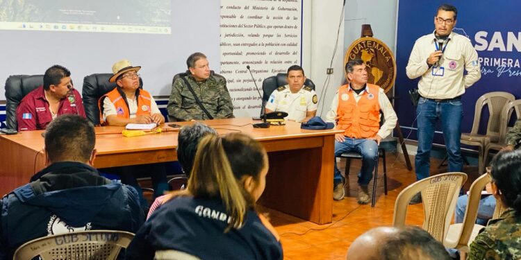 Coordinan acciones para el combate de segundo incendio forestal en el volcán Tajumulco