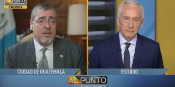 Presidente Arévalo fue entrevistado en el programa Al Punto de Jorge Ramos. /Foto: Univisión