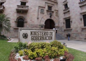 Detienen a cuatro policías por violencia en San Andrés Itzapa, Chimaltenango