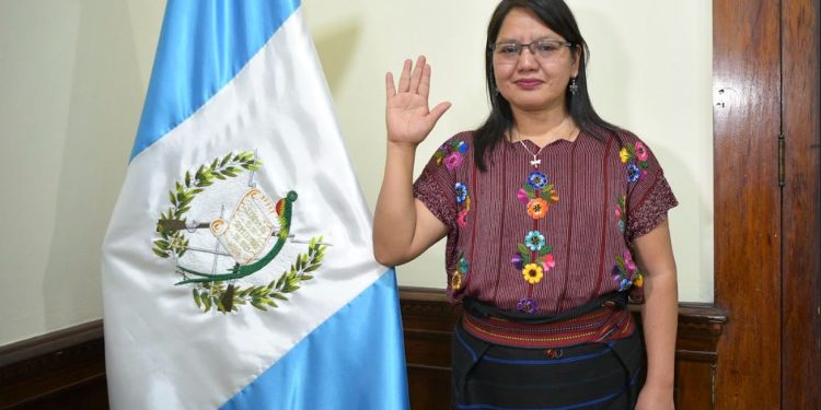 Elsa Hernández es juramentada como la gobernadora de Huehuetenango 