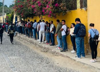 Más de mil 300 plazas de trabajo durante Feria de Empleo Nacional en Sacatepéquez