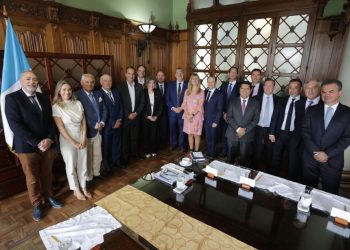 Inversionistas de España y otros países se acercan a Guatemala