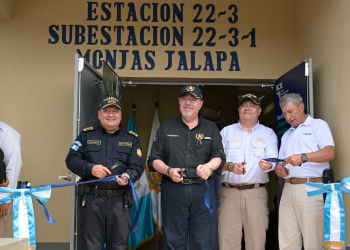 Presidente Bernardo Arévalo inaugura edificio de la PNC, en Monjas, Jalpa. Foto: Álvaro Interiano.