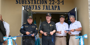 Presidente Bernardo Arévalo inaugura edificio de la PNC, en Monjas, Jalpa. Foto: Álvaro Interiano.