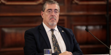 El presidente Bernardo Arévalo nombró 12 nuevos embajadores.