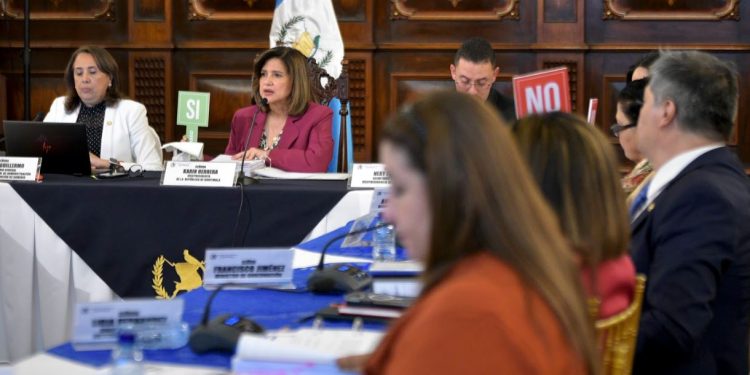Vicepresidenta Karin Herrera encabeza reunión de Conabed