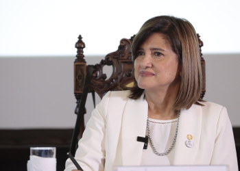 La vicepresidenta Karin Herrera aclaró que la nueva gobernadora de Jutiapa no es su familiar.