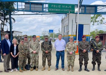 Jefa del Comando Sur de EE.UU. efectúa gira de trabajo en Izabal