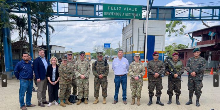 Jefa del Comando Sur de EE.UU. efectúa gira de trabajo en Izabal