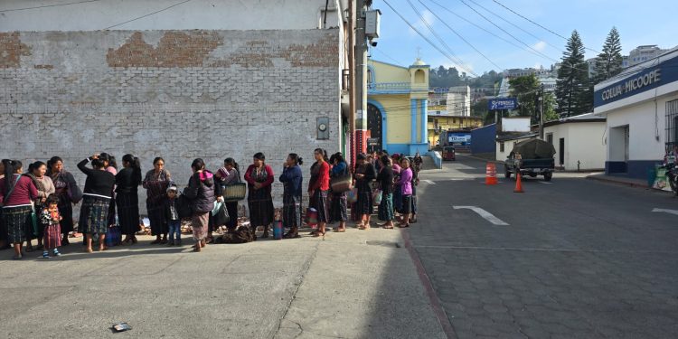 Entregan aporte económico del Bono Social a beneficiarias en Sololá